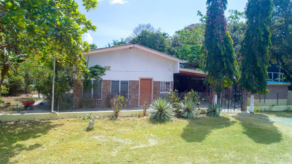 Casa de Campo con Piscina en Alquiler en Santa Clara, Río Hato